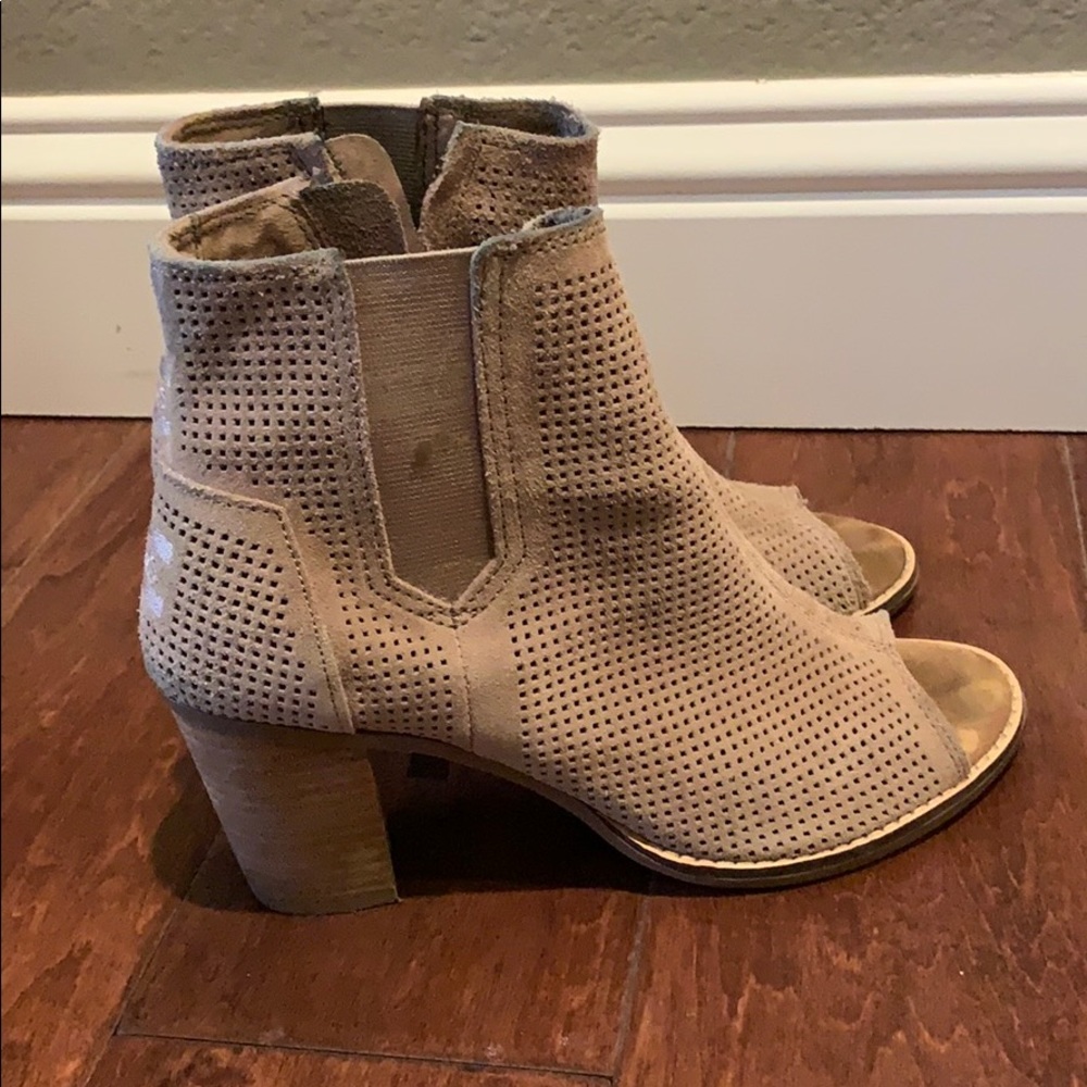Tom’s Heels